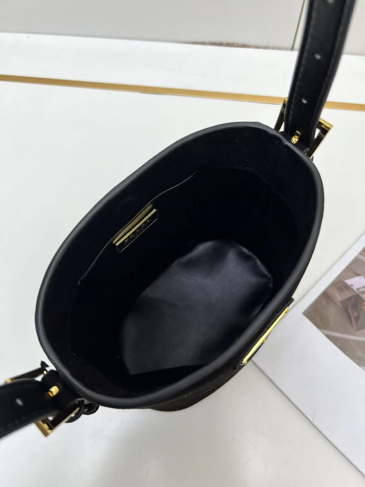 Prada Shopping Bags-381 - Image 8
