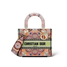 CHRISTIAN DIOR