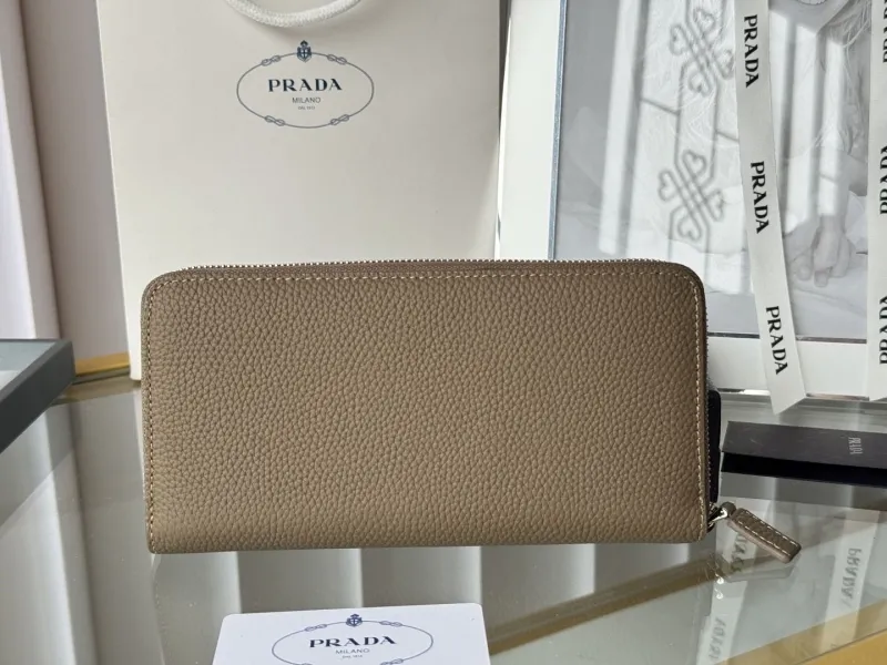 PradaWallets-25 - Image 6