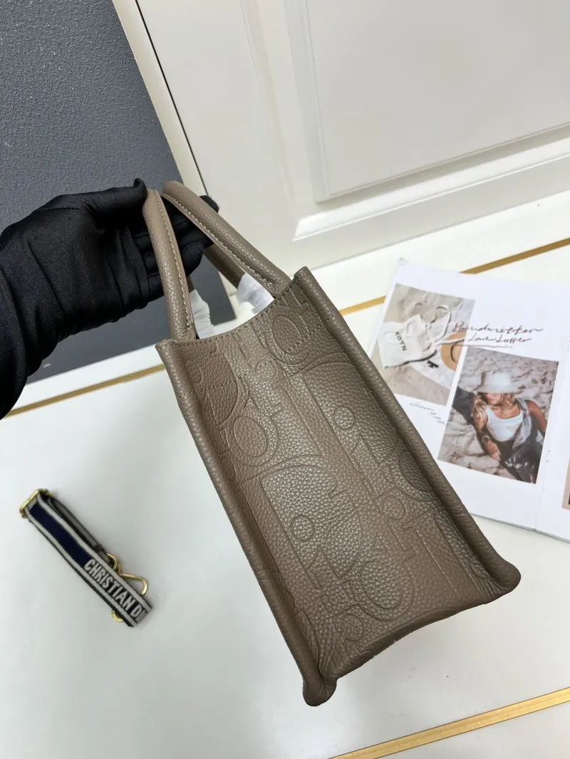 Dior Shopping Bags-19 - Image 8