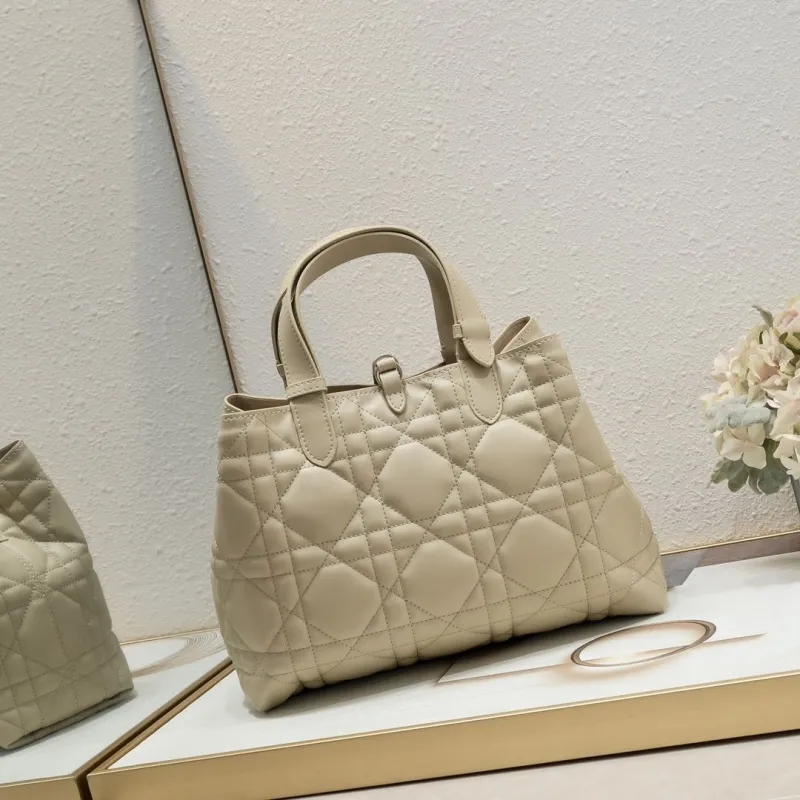 Dior Shopping Bags-64 - Image 3