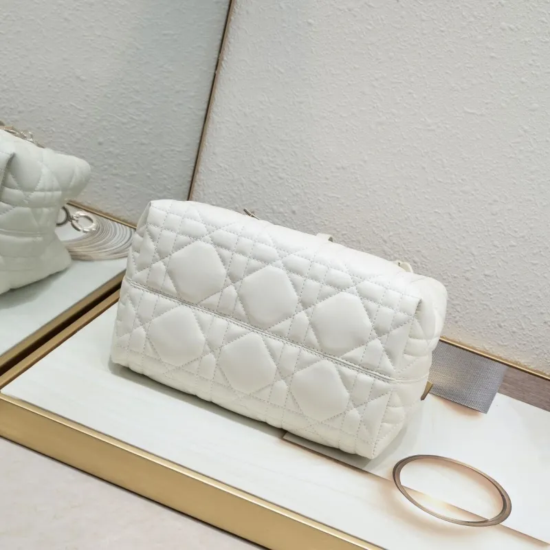 Dior Shopping Bags-67 - Image 6