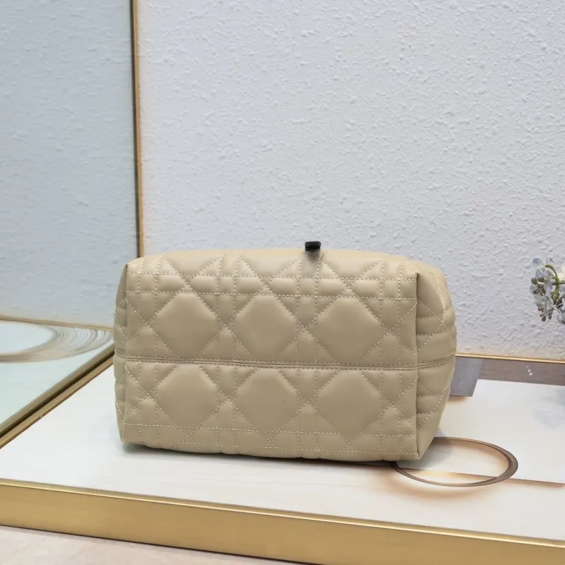Dior Shopping Bags-71 - Image 6