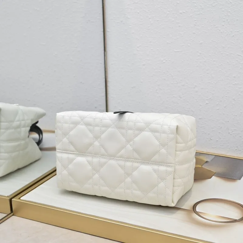 Dior Shopping Bags-73 - Image 6