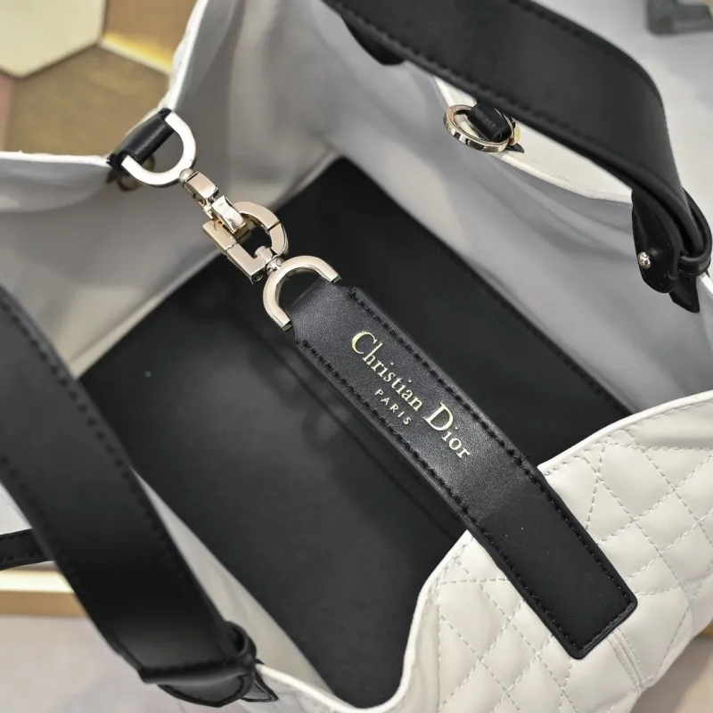 Dior Shopping Bags-73 - Image 7