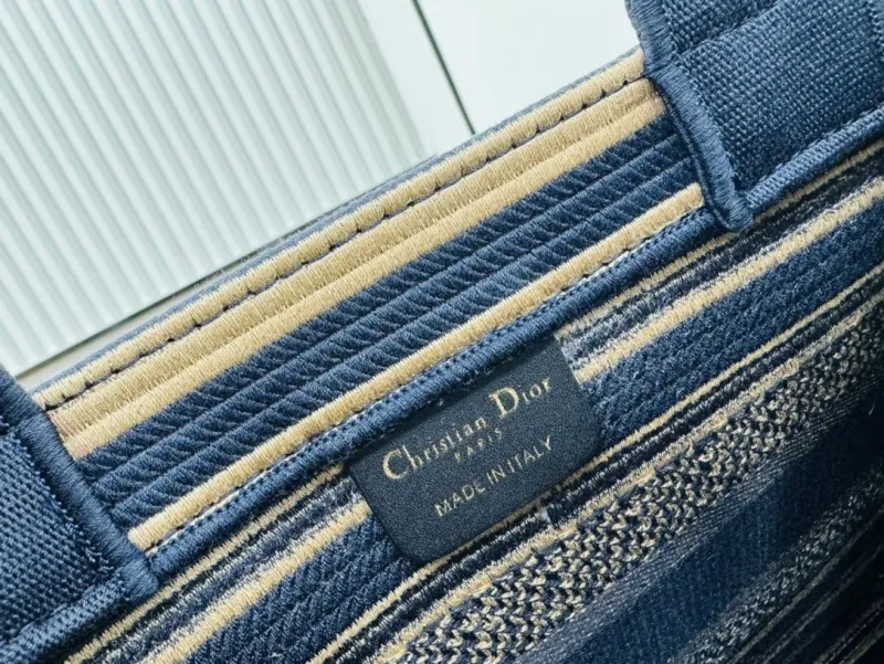 Dior Shopping Bags-78 - Image 8