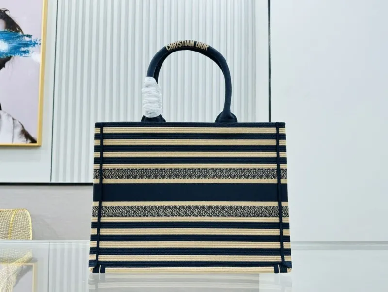 Dior Shopping Bags-79 - Image 4