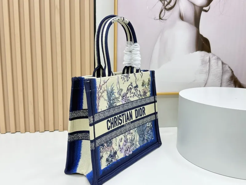 Alternative view of Dior Shopping Bags-82