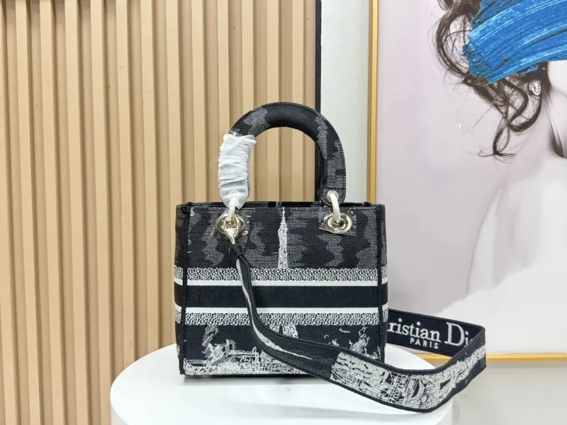 Dior Shopping Bags-97 - Image 4