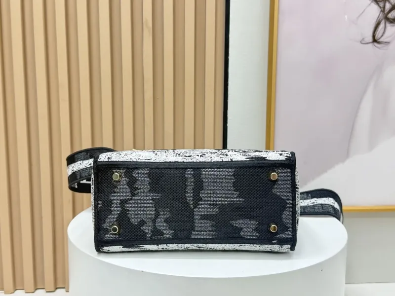 Dior Shopping Bags-97 - Image 7