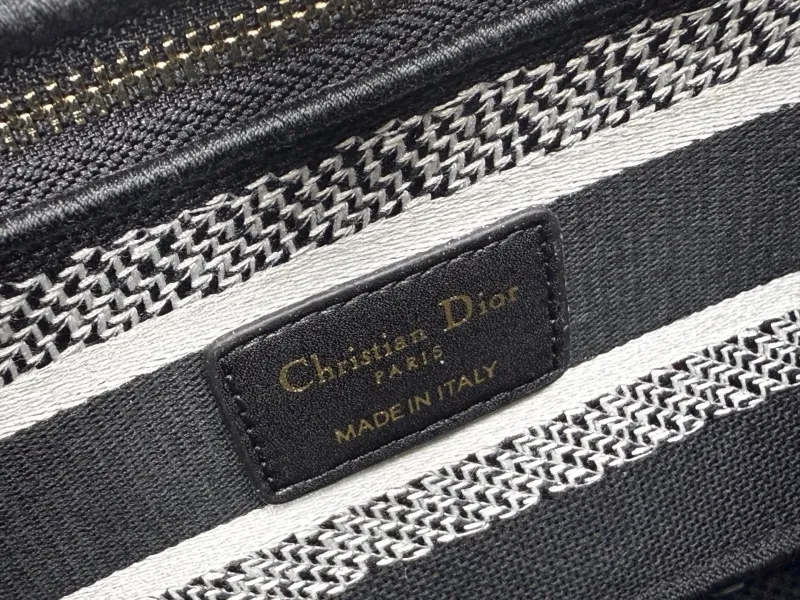 Dior Shopping Bags-97 - Image 8