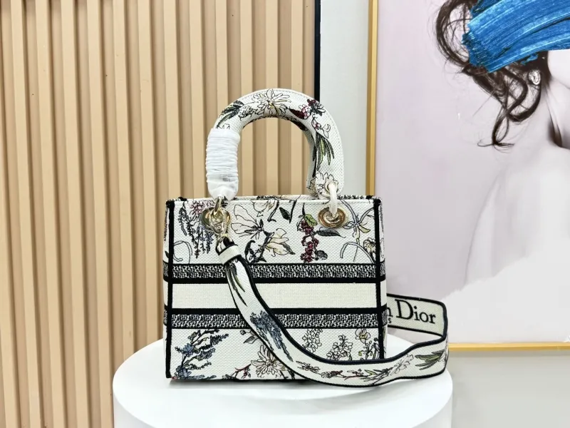 Dior Shopping Bags-98 - Image 4