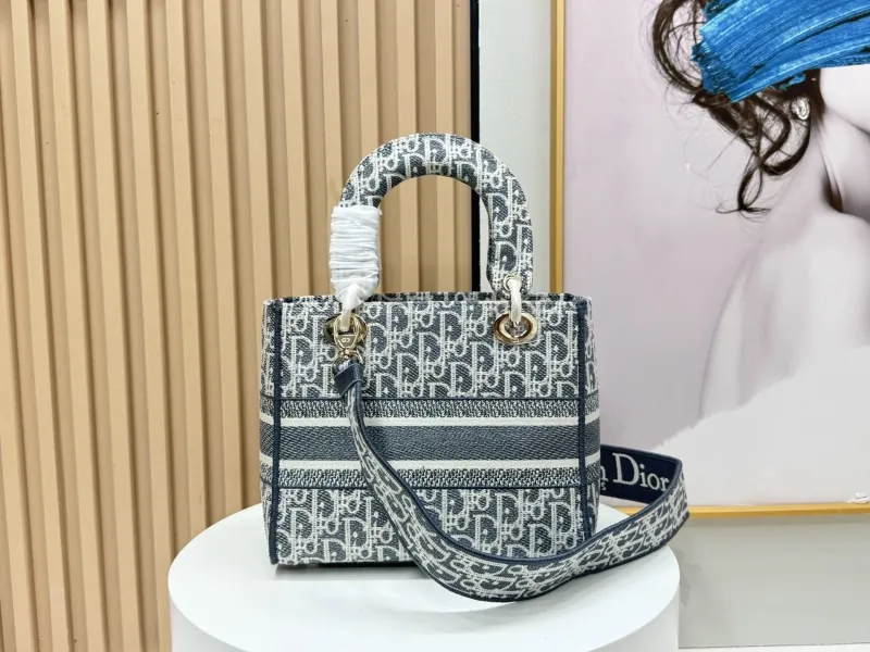 Dior Shopping Bags-99 - Image 4