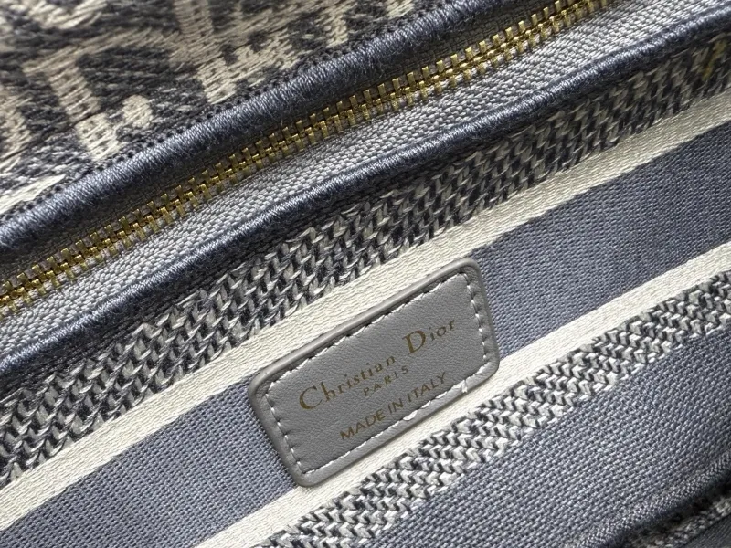 Dior Shopping Bags-99 - Image 8