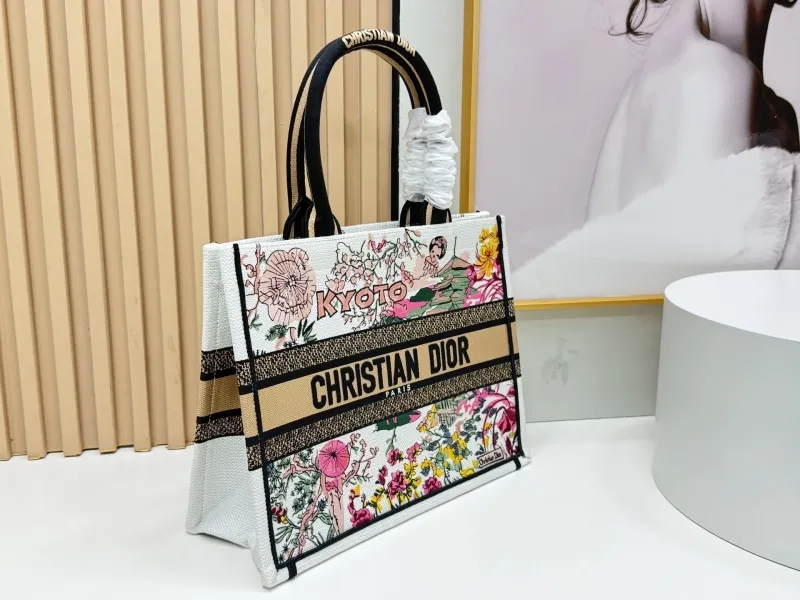 Alternative view of Dior Shopping Bags-108