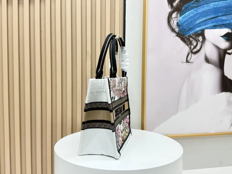 Alternative view of Dior Shopping Bags-109