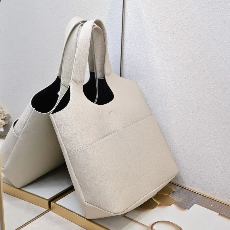 Alternative view of Dior Shopping Bags-111