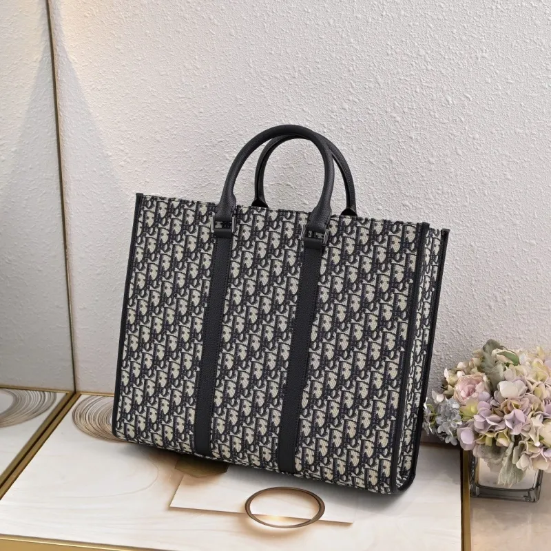 Alternative view of Dior Shopping Bags-122