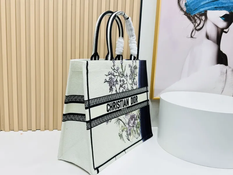 Alternative view of Dior Shopping Bags-128