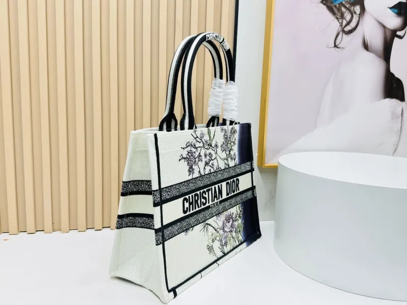 Alternative view of Dior Shopping Bags-129