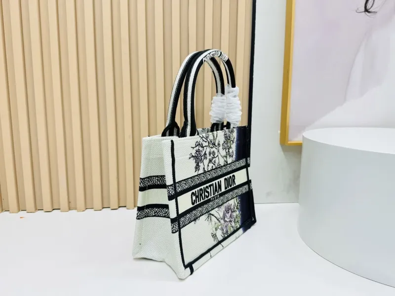 Alternative view of Dior Shopping Bags-130