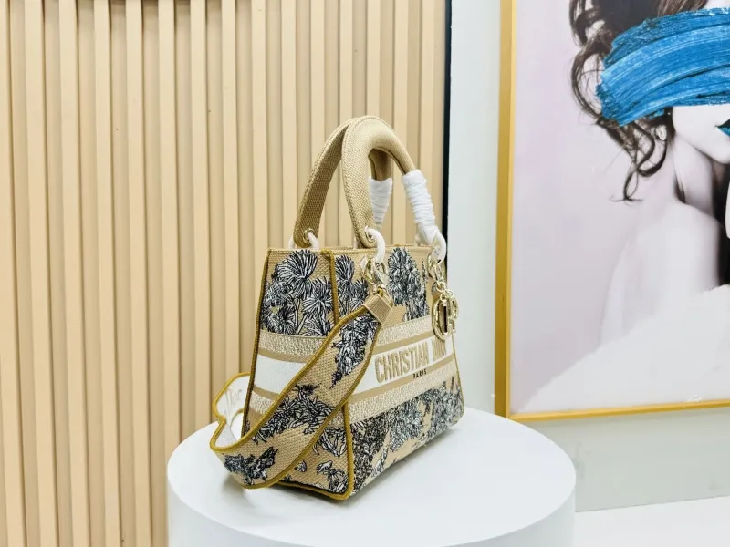 Alternative view of Dior Shopping Bags-132