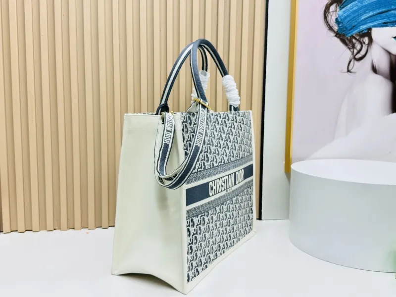 Alternative view of Dior Shopping Bags-133