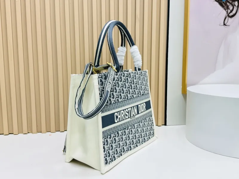Alternative view of Dior Shopping Bags-134