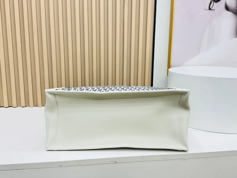 Dior Shopping Bags-134 - Image 8