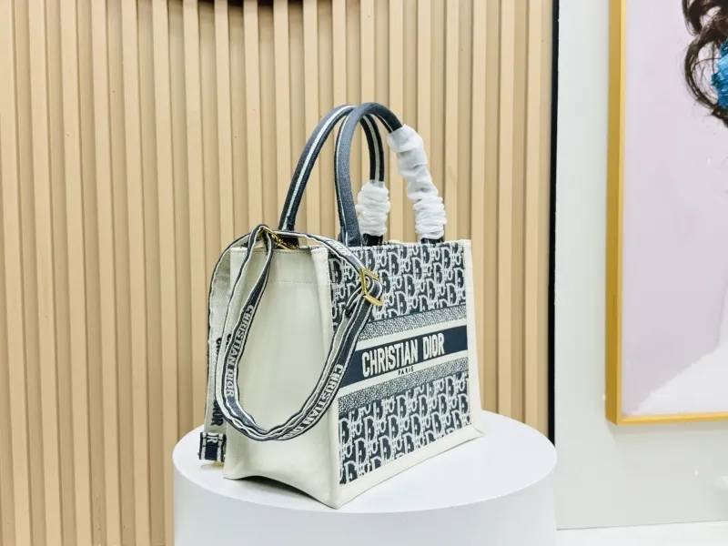 Alternative view of Dior Shopping Bags-135