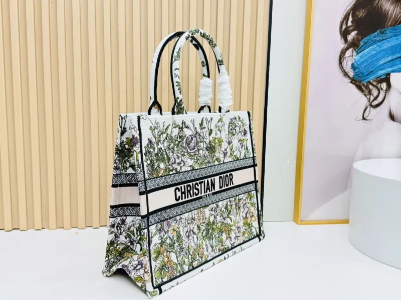 Alternative view of Dior Shopping Bags-136