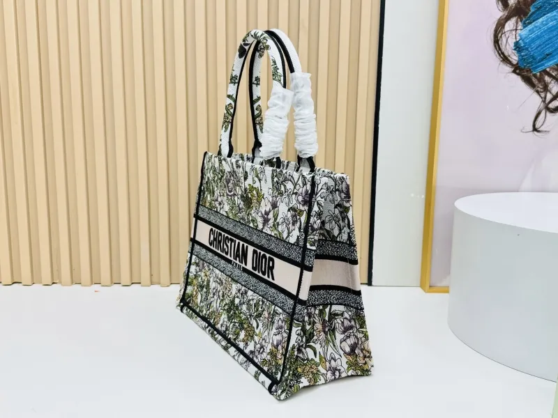 Alternative view of Dior Shopping Bags-137