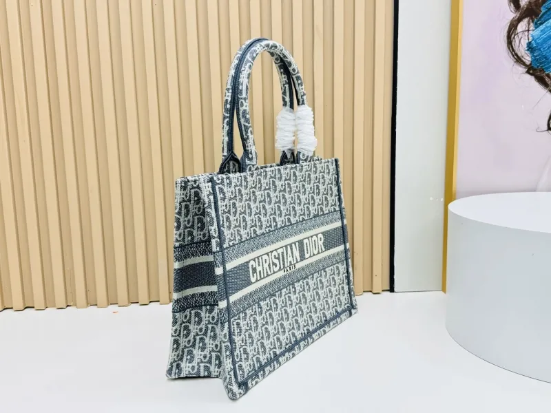 Alternative view of Dior Shopping Bags-140