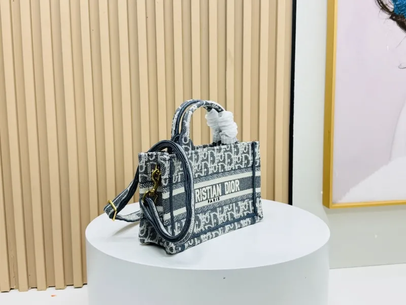 Alternative view of Dior Shopping Bags-142