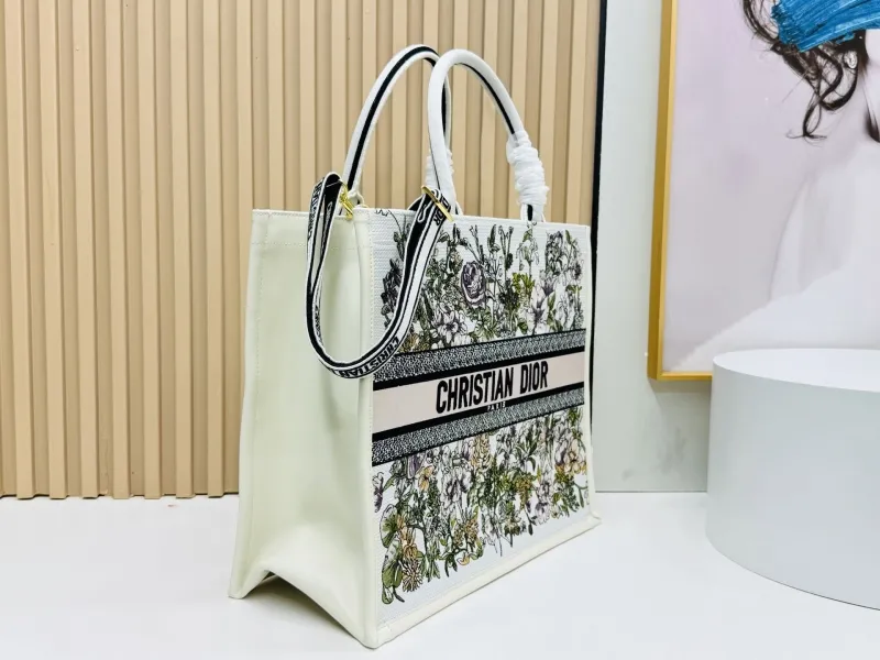 Alternative view of Dior Shopping Bags-143
