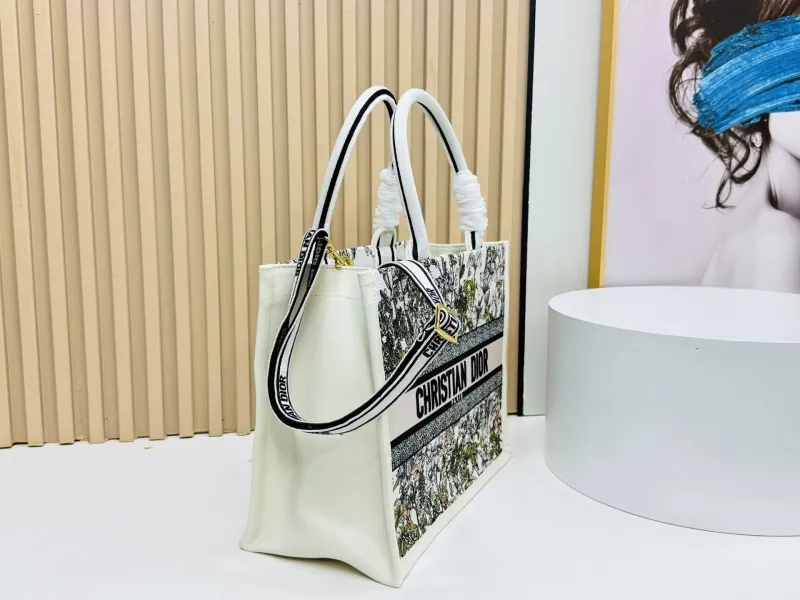 Alternative view of Dior Shopping Bags-144