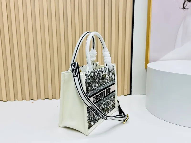 Alternative view of Dior Shopping Bags-145