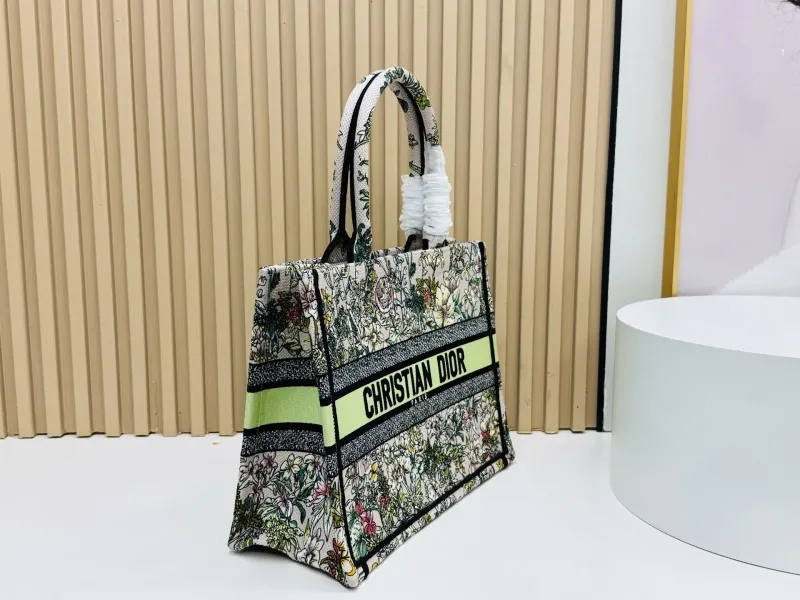 Alternative view of Dior Shopping Bags-147