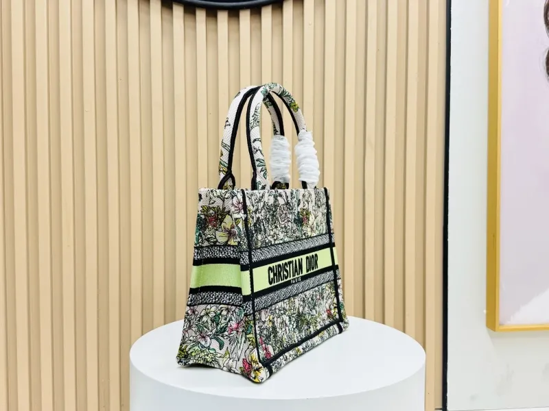 Alternative view of Dior Shopping Bags-148