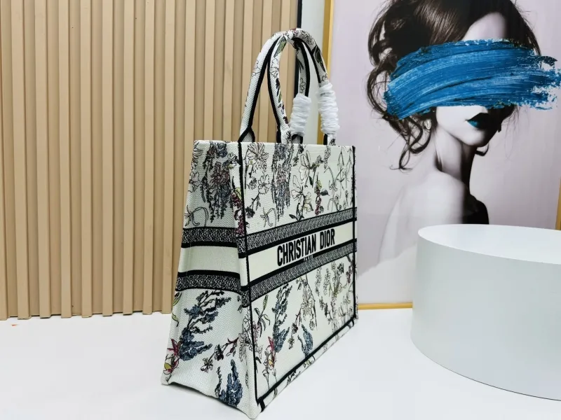 Alternative view of Dior Shopping Bags-149