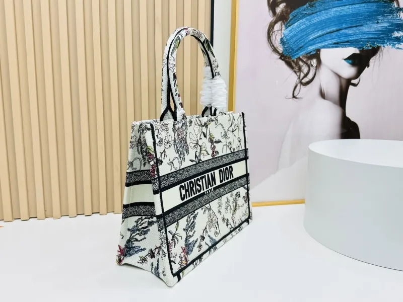 Alternative view of Dior Shopping Bags-150