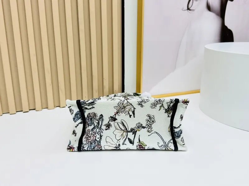 Dior Shopping Bags-151 - Image 8
