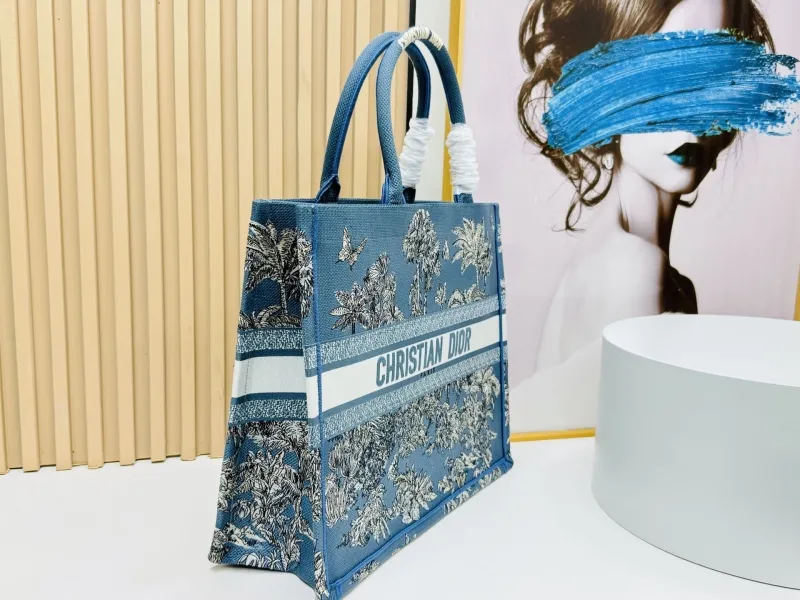 Alternative view of Dior Shopping Bags-152