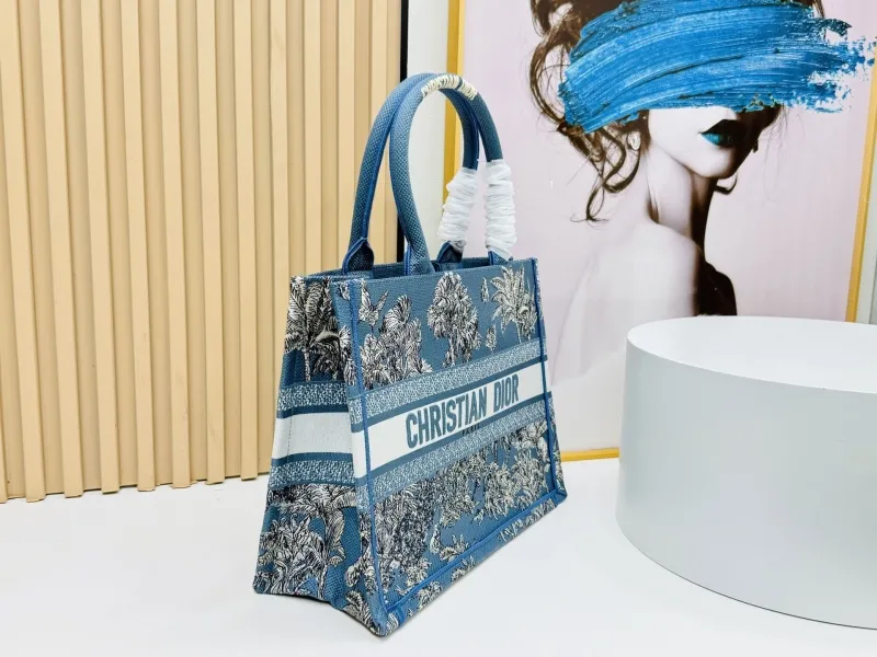 Alternative view of Dior Shopping Bags-153