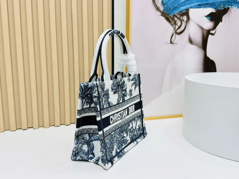 Alternative view of Dior Shopping Bags-157