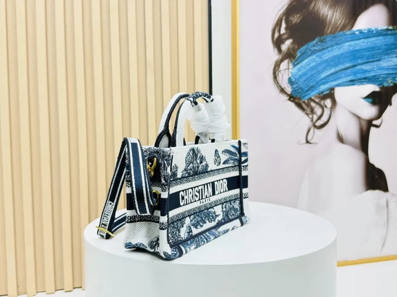 Alternative view of Dior Shopping Bags-158