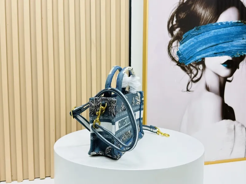 Alternative view of Dior Shopping Bags-159