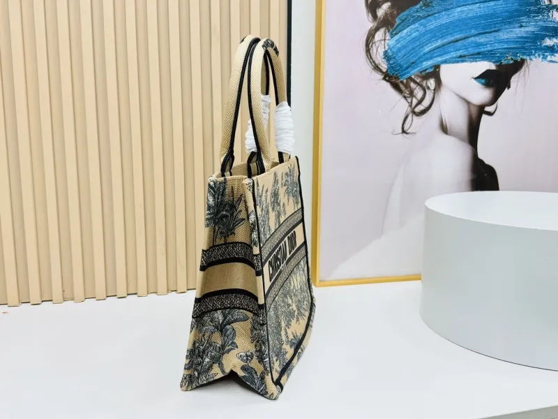 Alternative view of Dior Shopping Bags-161