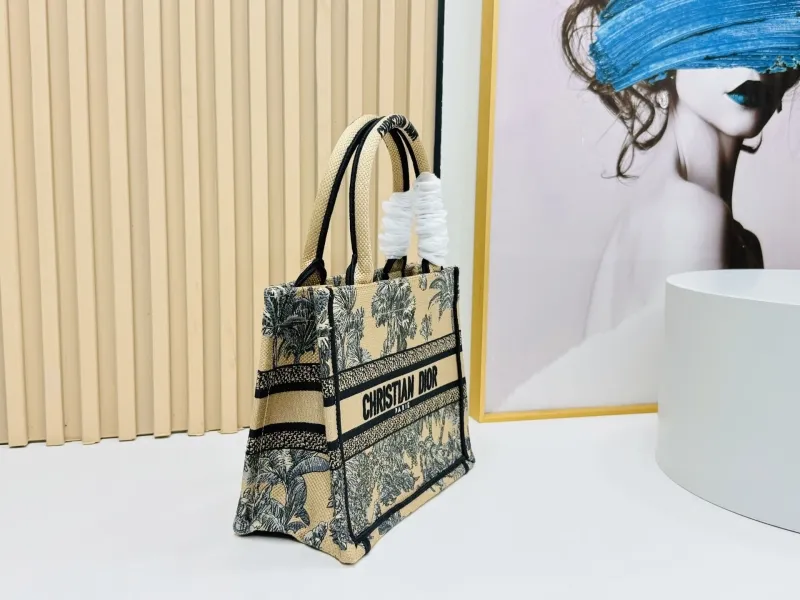 Alternative view of Dior Shopping Bags-162