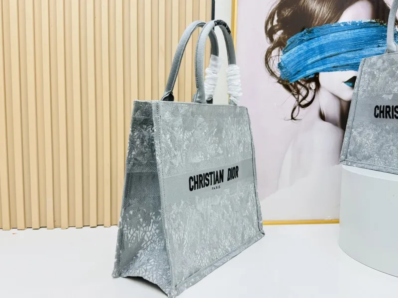 Alternative view of Dior Shopping Bags-163